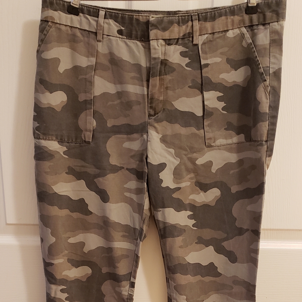 Gap Camo Pants Women's size 6